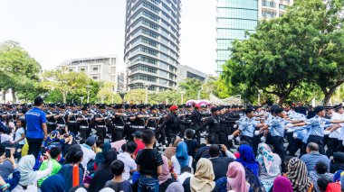 Putrajaya, Malezya - 31 Ağustos 2019: 62. Bağımsızlık Günü veya Putrajaya 'da Malezya' nın Merdeka Günü kutlamalarında yürüyüş birliklerinin yakın görüntüsü.