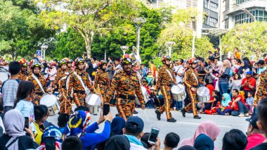 Putrajaya, Malezya - 31 Ağustos 2019: 62. Bağımsızlık Günü veya Putrajaya 'da Malezya' nın Merdeka Günü kutlamalarında yürüyüş birliklerinin yakın görüntüsü.