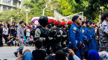 Putrajaya, Malezya - 31 Ağustos 2019: 62. Bağımsızlık Günü veya Putrajaya 'da Malezya' nın Merdeka Günü kutlamalarında yürüyüş birliklerinin yakın görüntüsü.