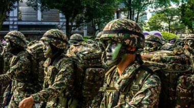 Putrajaya, Malezya - 31 Ağustos 2019: 62. Bağımsızlık Günü veya Putrajaya 'da Malezya' nın Merdeka Günü kutlamalarında yürüyüş birliklerinin yakın görüntüsü.