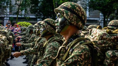 Putrajaya, Malezya - 31 Ağustos 2019: 62. Bağımsızlık Günü veya Putrajaya 'da Malezya' nın Merdeka Günü kutlamalarında yürüyüş birliklerinin yakın görüntüsü.
