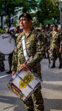 Putrajaya, Malezya - 31 Ağustos 2019: 62. Bağımsızlık Günü veya Putrajaya 'da Malezya' nın Merdeka Günü kutlamalarında yürüyüş birliklerinin yakın görüntüsü.