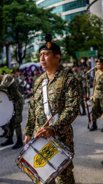 Putrajaya, Malezya - 31 Ağustos 2019: 62. Bağımsızlık Günü veya Putrajaya 'da Malezya' nın Merdeka Günü kutlamalarında yürüyüş birliklerinin yakın görüntüsü.