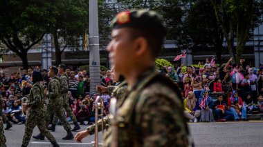 Putrajaya, Malezya - 31 Ağustos 2019: 62. Bağımsızlık Günü veya Putrajaya 'da Malezya' nın Merdeka Günü kutlamalarında yürüyüş birliklerinin yakın görüntüsü.