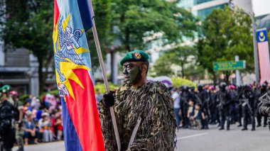 Putrajaya, Malezya - 31 Ağustos 2019: 62. Bağımsızlık Günü veya Putrajaya 'da Malezya' nın Merdeka Günü kutlamalarında yürüyüş birliklerinin yakın görüntüsü.