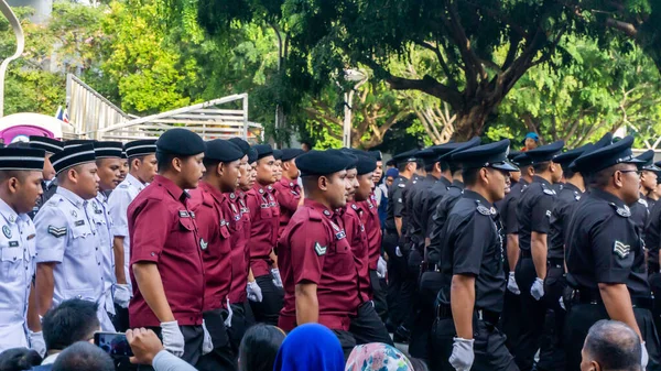 Putrajaya, Malezya - 31 Ağustos 2019: 62. Bağımsızlık Günü veya Putrajaya 'da Malezya' nın Merdeka Günü kutlamalarında yürüyüş birliklerinin yakın görüntüsü.