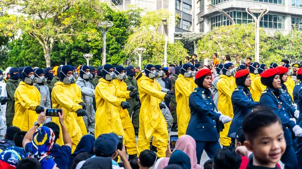 Putrajaya, Malezya - 31 Ağustos 2019: 62. Bağımsızlık Günü veya Putrajaya 'da Malezya' nın Merdeka Günü kutlamalarında yürüyüş birliklerinin yakın görüntüsü.