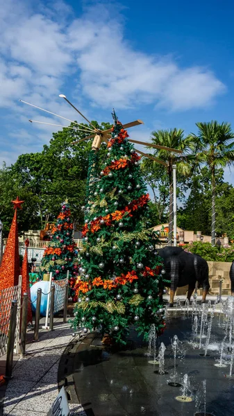Subang Jaya Malaysia November 2019 Weihnachtsbaum Neben Wasserfontäne Eingang Zum — Stockfoto