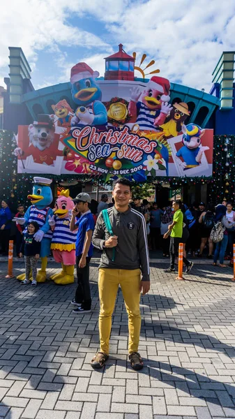 Subang Jaya Malaysia November 2019 Unidentified Man Taking Photo Entrance — Stock Photo, Image