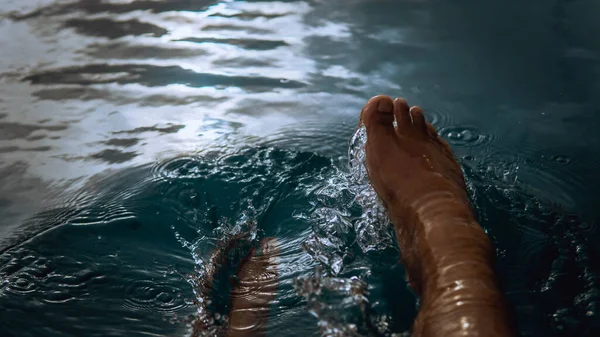 Man Siting Having Fun Splashing Water Swimming Pool Hotel His — Stock Photo, Image