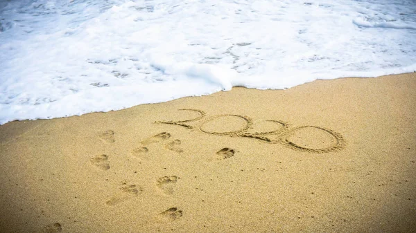 Καλή Χρονιά 2020 Γράμματα Στην Παραλία Θαλασσινό Κύμα Αριθμοί 2020 — Φωτογραφία Αρχείου