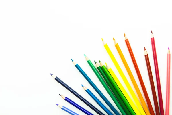 Краски. Цветные карандаши на белом фоне . — стоковое фото