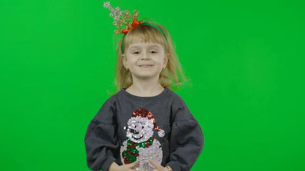 Happy beautiful little girl in a sweater with a snowman. Christmas. Chroma Key — Stock Photo, Image