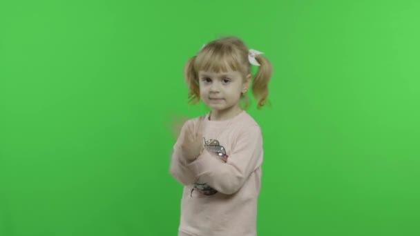 穿着独角兽汗衫跳舞的女孩。 快乐的四岁小孩。 Chroma键 — 图库视频影像