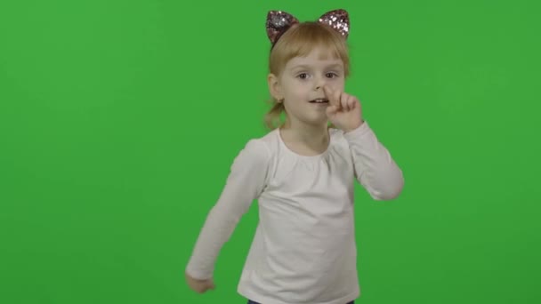 Happy girl in cat headband. Child nose picking. Chroma Key — 비디오