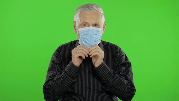 Elderly grandfather man wearing medical mask. Coronavirus — Φωτογραφία Αρχείου