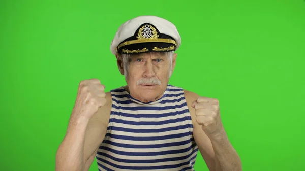 Elderly sailor man is angry and shows fists. Sailorman on chroma key background — ストック写真
