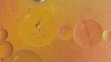 Renkli kabarcıklardan oluşan fantastik bir yapı. Kaotik hareket. Soyut arkaplan