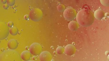 Renkli kabarcıklardan oluşan fantastik bir yapı. Kaotik hareket. Soyut arkaplan