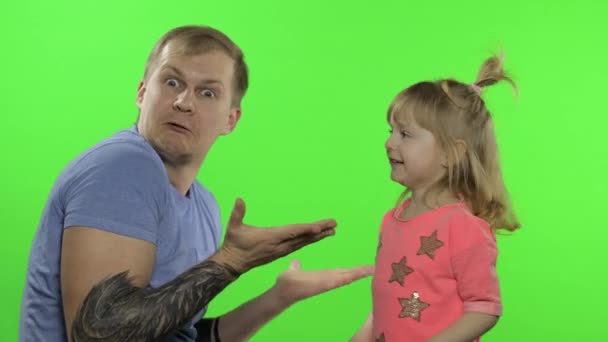 Father and little daughter playing rock paper scissors. Chroma Key. Leisure game — Stock Video