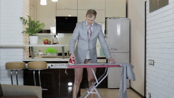 Handsome businessman in tie ironing pants at home. preparing for meeting — Stock Video