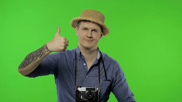 Portrait of young man tourist photographer giving thumbs up. Chroma key — Stock Photo, Image
