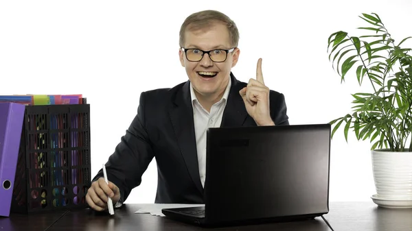 Businessman working at the office table. Manager getting a great idea — Stock Photo, Image