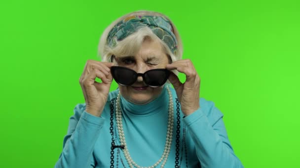 Elderly stylish trendy grandmother. Caucasian woman posing. Chroma key — Stock Video