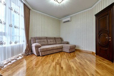 Güzel bir iç mekanı olan oturma odası.