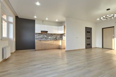 Aletleri olan bir mutfak ve güzel bir iç mekan.