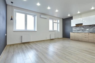 Aletleri olan bir mutfak ve güzel bir iç mekan.