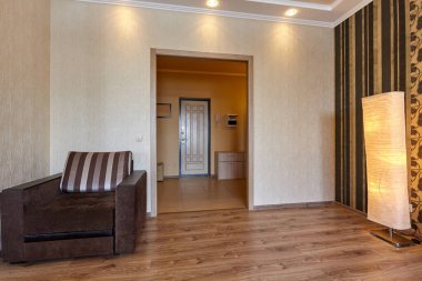 Güzel bir iç mekanı olan oturma odası.