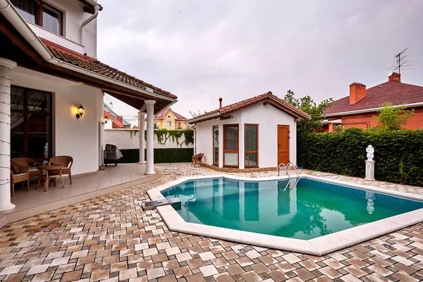 Casa Con Piscina Aire Libre — Foto de Stock