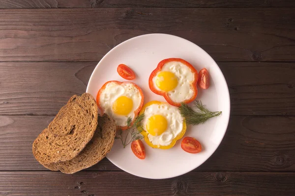 Fried Eggs Bell Pepper Herbs — Stock Photo, Image