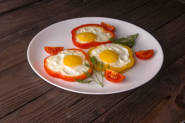 Fried Eggs Bell Pepper Herbs — Stock Photo, Image