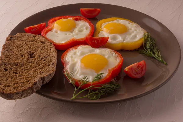 Τηγανητά Αυγά Πιπεριά Μυρωδικά — Φωτογραφία Αρχείου