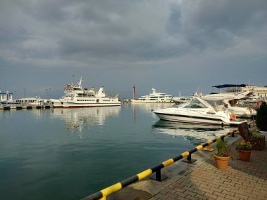 Sochi şehrinde yat parkı.