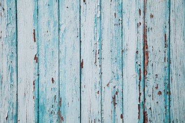 Ahşap bir çitte mavi boya