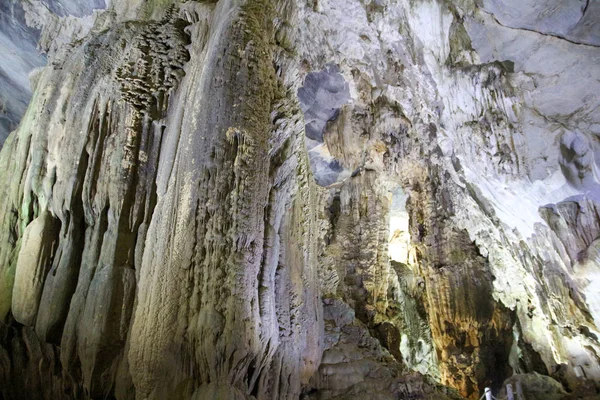 Rajská jeskyně v národním parku Vietnam — Stock fotografie