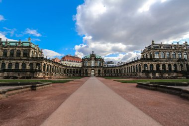 Dresden, Almanya 'nın doğusunda Barok tarzında etkileyici binaları olan güzel bir şehir.