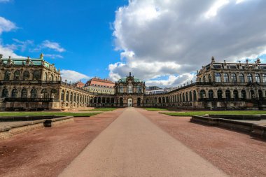 Dresden, Almanya 'nın doğusunda Barok tarzında etkileyici binaları olan güzel bir şehir.