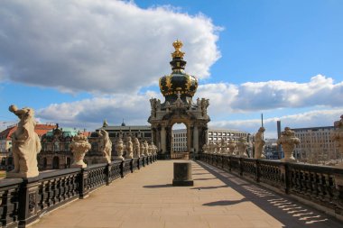 Dresden, Almanya 'nın doğusunda Barok tarzında etkileyici binaları olan güzel bir şehir.