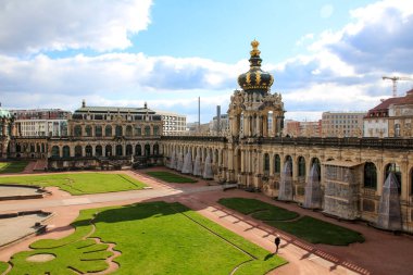 Dresden, Almanya 'nın doğusunda Barok tarzında etkileyici binaları olan güzel bir şehir.