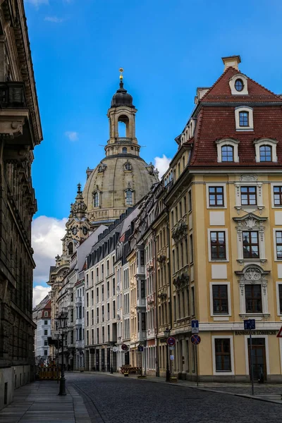 德累斯顿是德国东部一个美丽的城市 有着巴洛克风格的令人印象深刻的建筑 — 图库照片