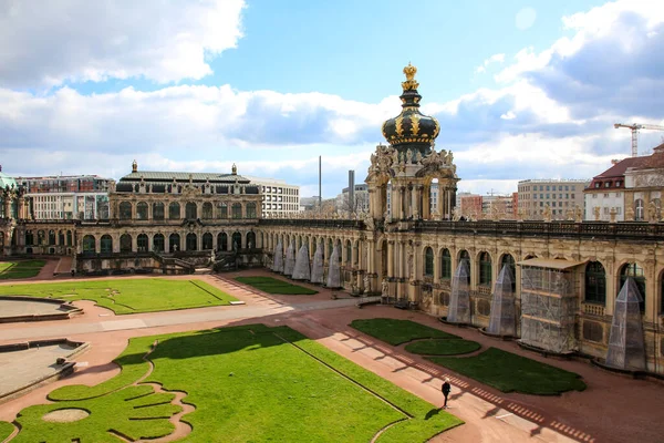 Dresden, Almanya 'nın doğusunda Barok tarzında etkileyici binaları olan güzel bir şehir.
