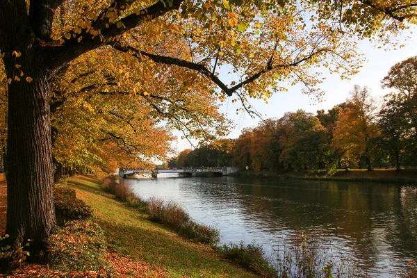 Vista Uma Paisagem Parque Centro Leipzig Saxônia Alemanha — Fotografia de Stock