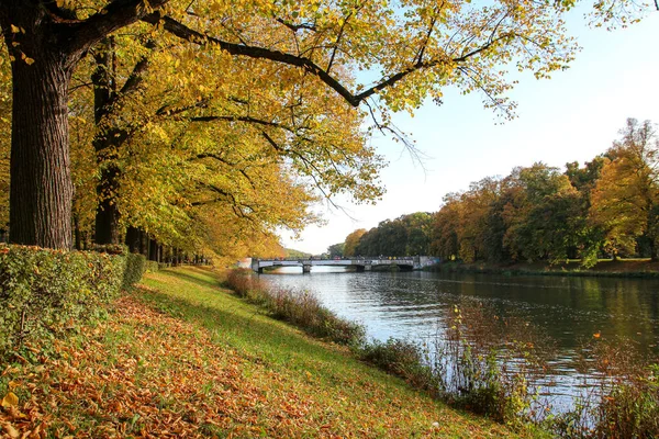 Vista Uma Paisagem Parque Centro Leipzig Saxônia Alemanha — Fotografia de Stock