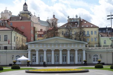 Vilnius, Litvanya - 29 Nisan 2016: Vilnius, Litvanya Cumhurbaşkanı'nın resmi konutu Cumhurbaşkanlığı Sarayı
