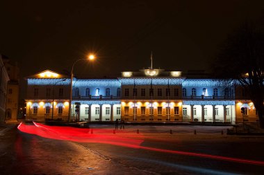 Vilnius, Litvanya - 17 Aralık 2016: Gece görünümü süslü Cumhurbaşkanlığı Sarayı Vilnius üzerinde 17 Aralık 2016 Vilnius, Litvanya. Vilnius Cumhurbaşkanlığı Sarayı gece görünümü.