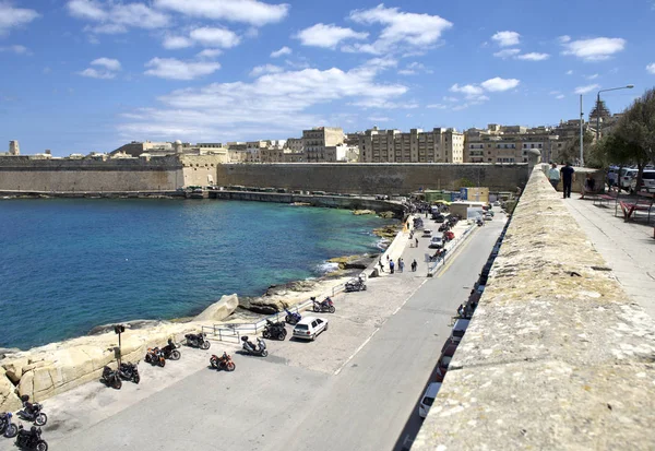 Valletta, Malta, 23 apr, 2017: Beautiful sunny day near the sea with the view to Valletta.. Bikes meeting near the sea in Valletta , Malta on sunny day at 23 april, 2017 — Stock Photo, Image